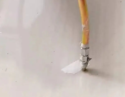 东营市瓷砖空鼓维修公司专业解答在瓷砖铺贴过程中，如果使用的砂料过粗（如全部使用了粗砂），可能会导致以下问题